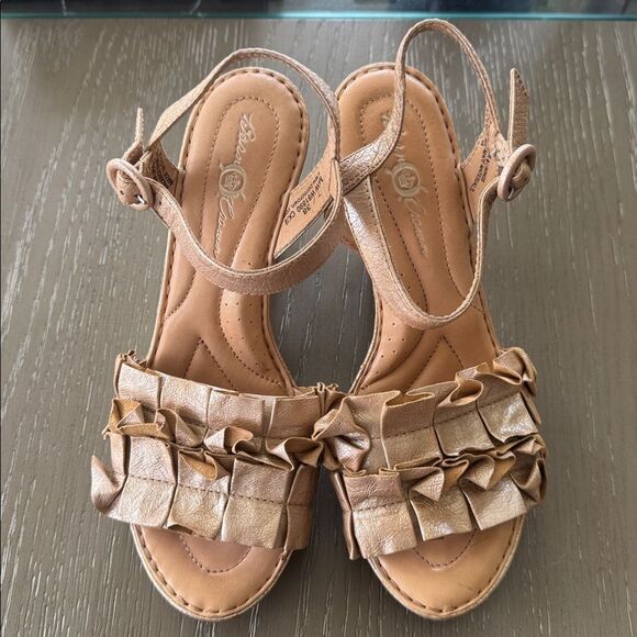 Born Elegant Metallic Tan Leather Wedge Sandals Slingback Comfort Shoes Size 7M - Picture 2 of 12